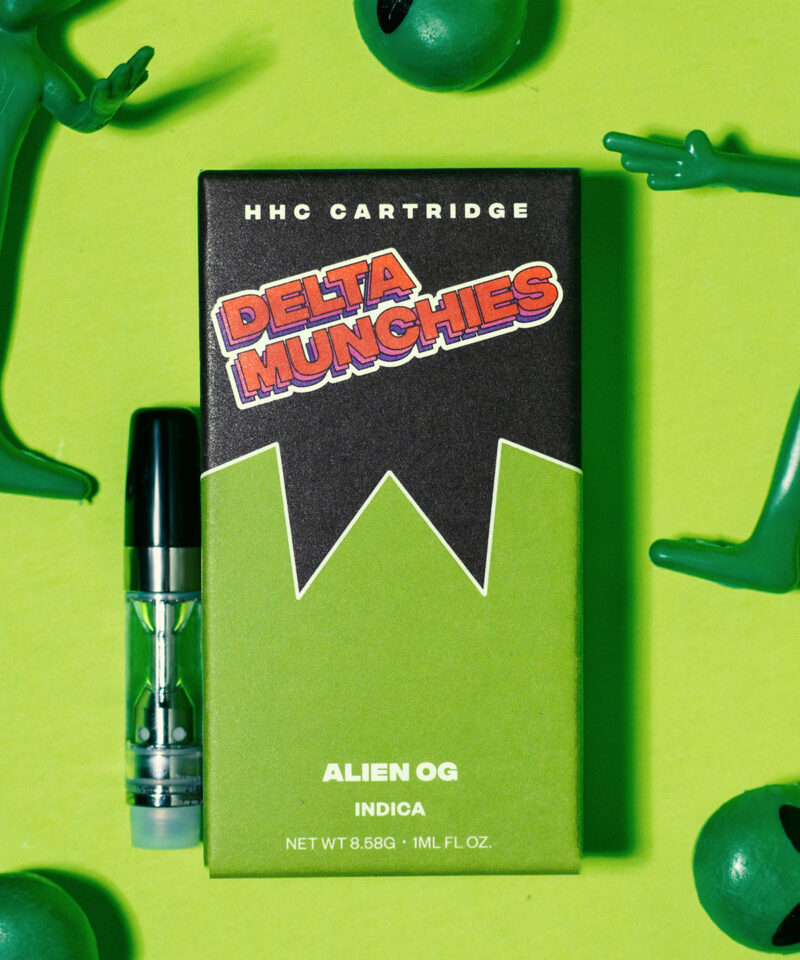 Delta Munchies HHC Alien OG Cartridge product image with green aliens