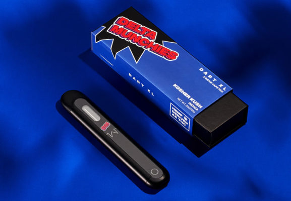 Delta muncheis dart xl 2 gram delta 8 thc disposable vape pen on a blue background